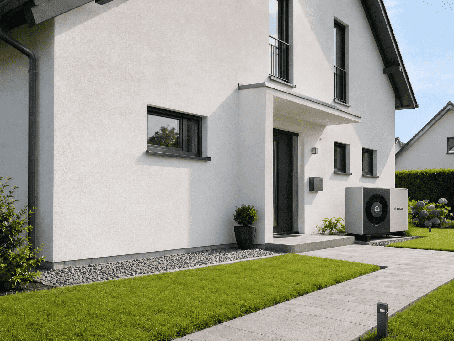 Wärmepumpe vorm Haus